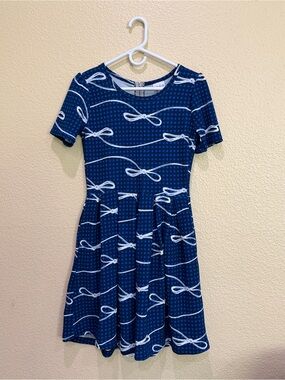 LuLaRoe Amelia Dress Size Small S Blue White Bow Print Pleated Pockets EUC